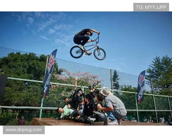 深圳攀岩队在极限运动嘉年华中以77分稳居积分榜首位