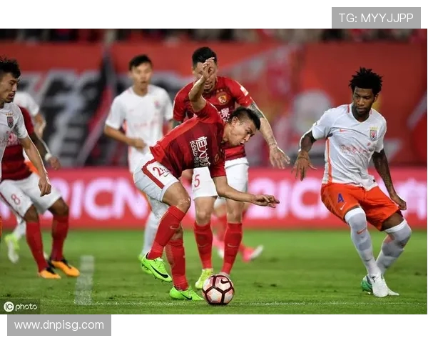 广西恒大与山东鲁能激战正酣谁能在这场对决中笑到最后