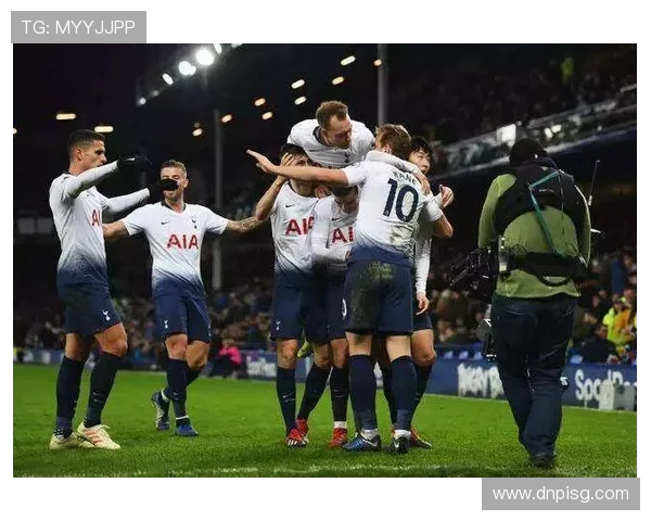 曼城对决曼联:英超巅峰对决再度上演,谁能笑到最后 曼城对决曼联:英超巅峰对决再度上演,谁能笑到最后